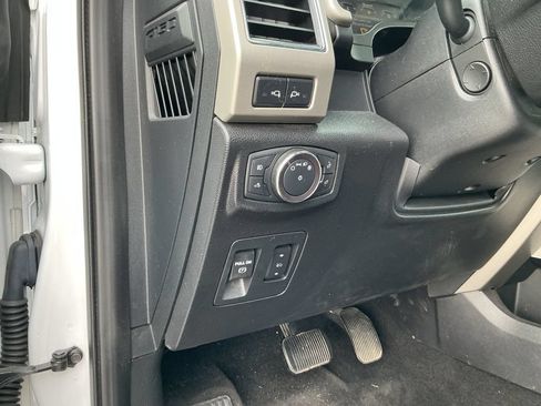 Used 2019 Ford F150 Lariat w/ Equipment Group 502A Luxury AWD/4WD image 32