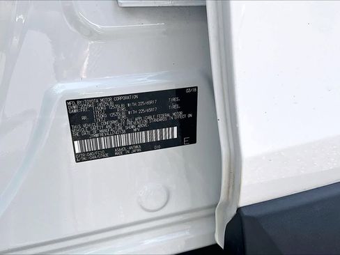 Used 2018 Toyota RAV4 XLE image 37