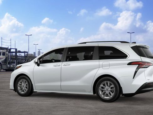 New 2026 Toyota Sienna XLE FWD image 7