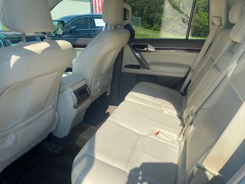 Used 2011 Lexus GX 460 w/ Comfort Plus Pkg AWD/4WD image 22