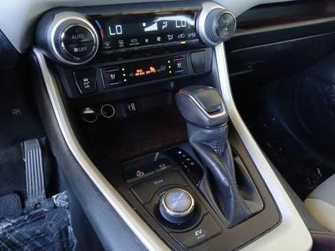 Used 2023 Toyota RAV4 Limited image 19