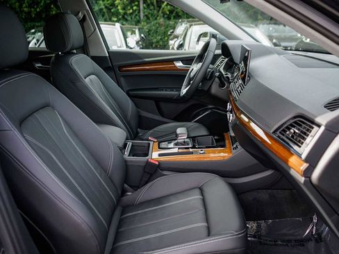 Used 2022 Audi Q5 Premium image 15