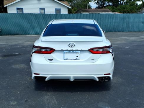 Used 2022 Toyota Camry SE w/ Convenience Package FWD image 4