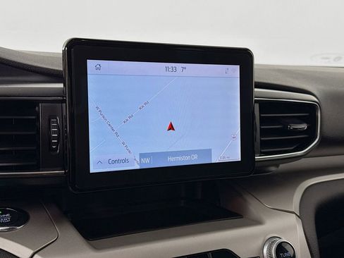 Used 2021 Ford Explorer XLT image 16