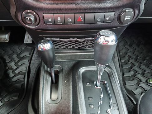 Used 2016 Jeep Wrangler Unlimited Sahara w/ Max Tow Package AWD/4WD image 4