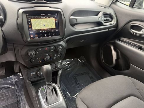 Used 2023 Jeep Renegade Latitude AWD/4WD image 16