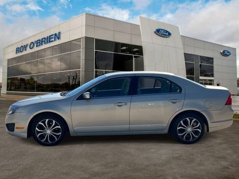 Used 2010 Ford Fusion SE image 2
