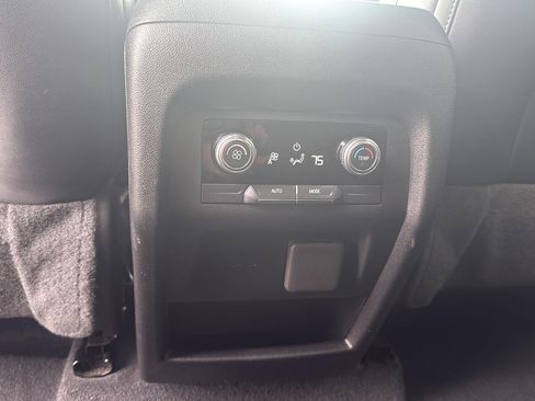 Used 2024 GMC Acadia Elevation image 17