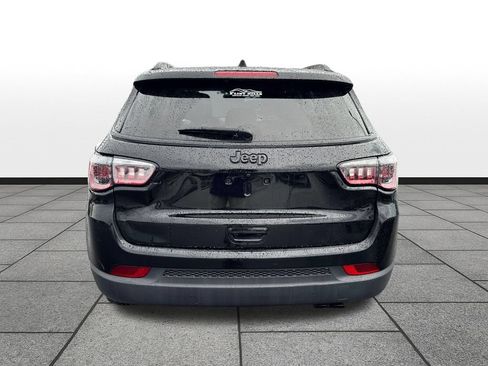 Used 2021 Jeep Compass Latitude FWD image 4