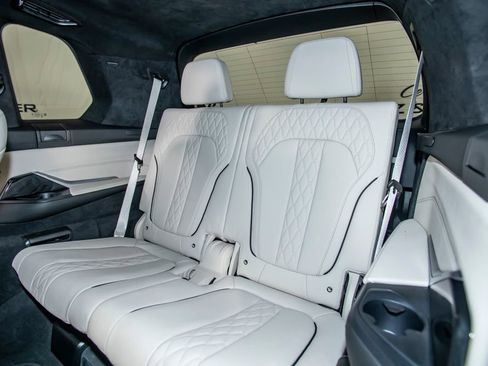 Used 2022 BMW X7 xDrive40i w/ M Sport Package AWD/4WD image 16