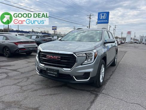 Used 2024 GMC Terrain SLE w/ Driver Convenience Package image 1