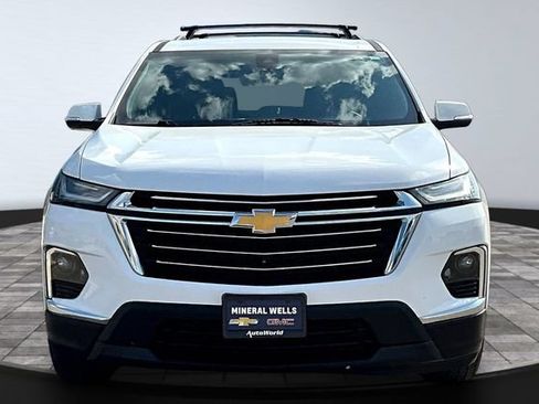 Used 2023 Chevrolet Traverse LT FWD image 3