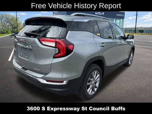 Used 2023 GMC Terrain SLT AWD/4WD image 3