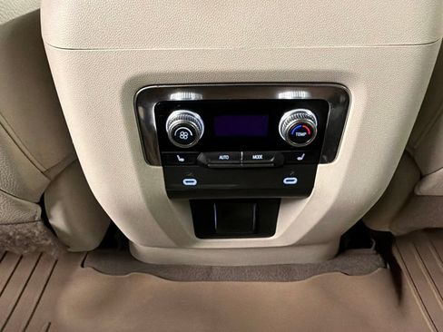 Used 2022 GMC Yukon XL Denali w/ Denali Premium Package AWD/4WD image 34
