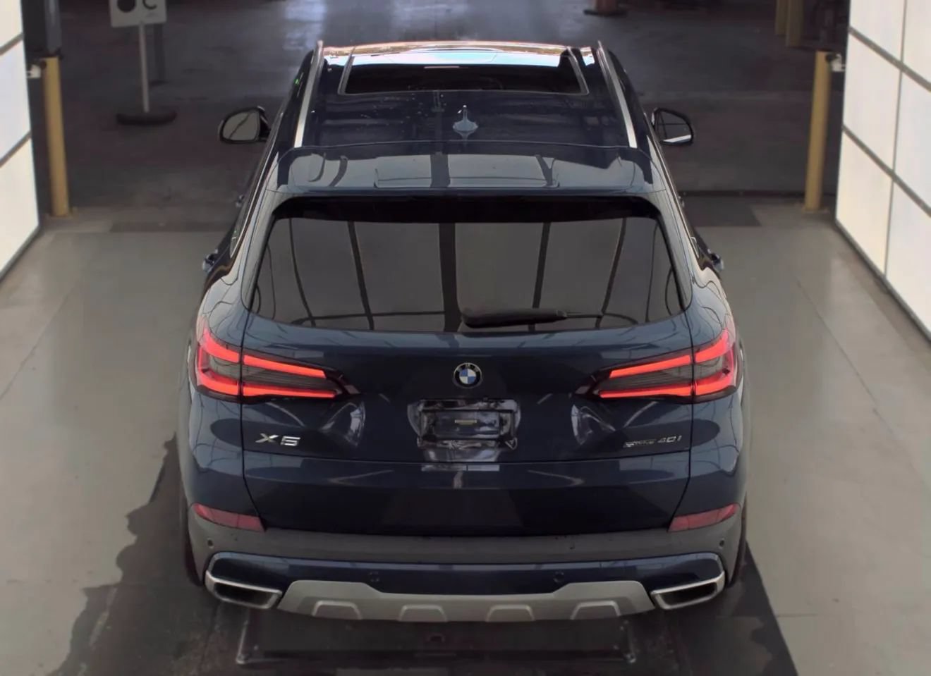 Used 2022 BMW X5 sDrive40i w/ Premium Package RWD image 3