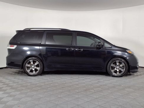 Used 2017 Toyota Sienna SE Premium FWD image 35