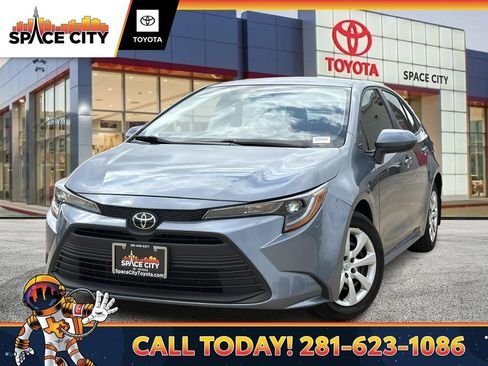 Certified 2025 Toyota Corolla LE image 1