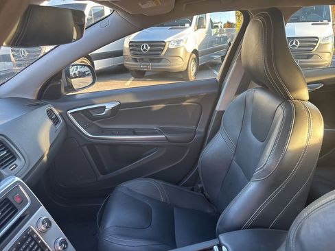 Used 2018 Volvo V60 T5 Dynamic w/ Vision Package image 47
