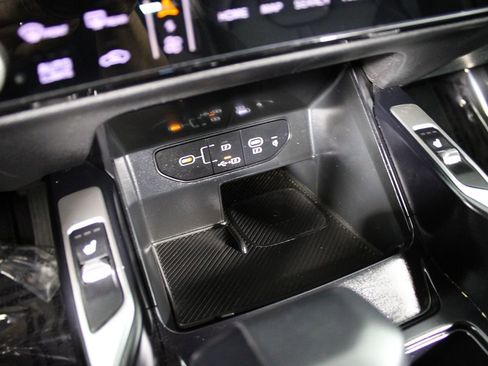 Used 2024 Kia Sorento S image 18