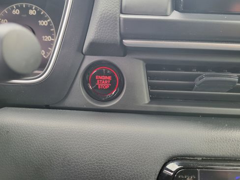 Used 2024 Honda Pilot Touring image 19