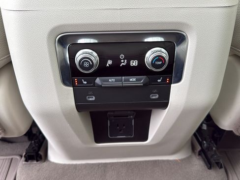 Used 2023 GMC Yukon Denali AWD/4WD image 42