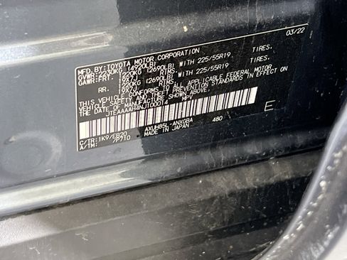 Used 2022 Toyota Venza XLE image 29