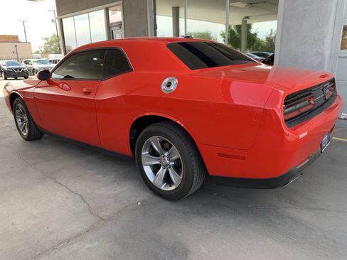 Used 2016 Dodge Challenger SXT RWD image 4
