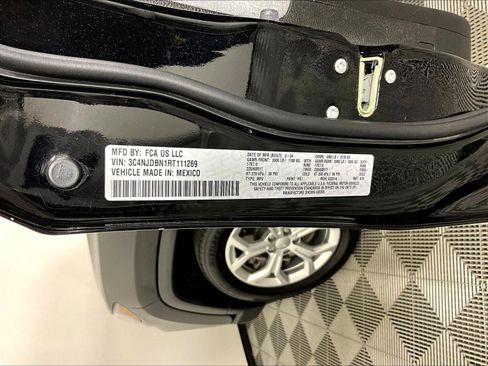 Used 2024 Jeep Compass Latitude AWD/4WD image 19