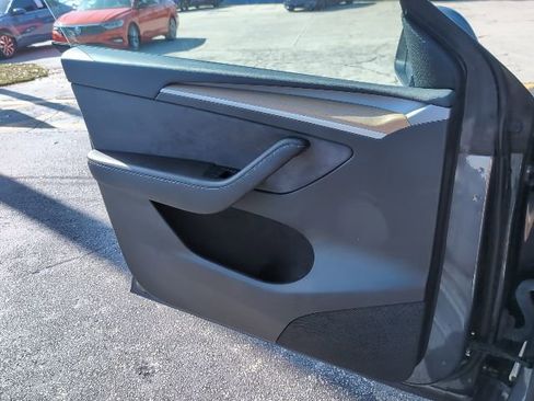 Used 2023 Tesla Model Y Long Range image 19