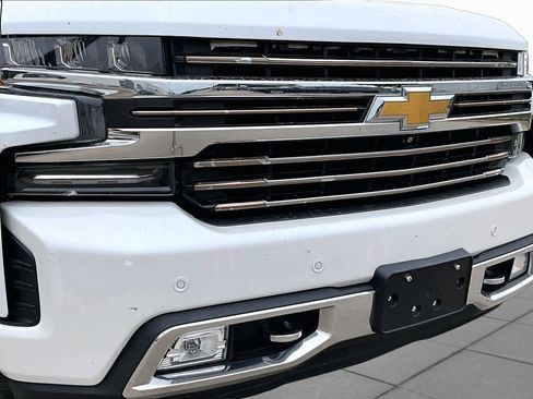 Used 2019 Chevrolet Silverado 1500 High Country w/ Technology Package AWD/4WD image 29