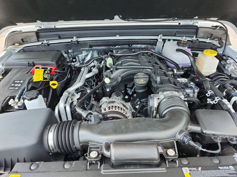 New 2025 Jeep Gladiator Sport image 40