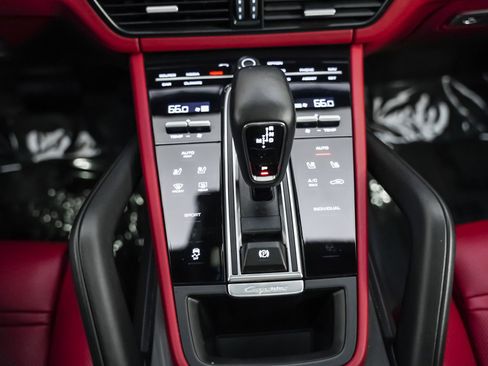 Certified 2022 Porsche Cayenne Platinum Edition w/ Premium Package Plus image 19