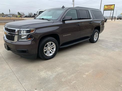 Used 2018 Chevrolet Suburban LT image 3