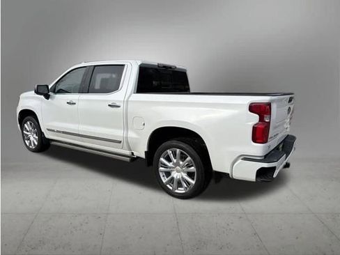 Used 2023 Chevrolet Silverado 1500 High Country w/ Technology Package image 3