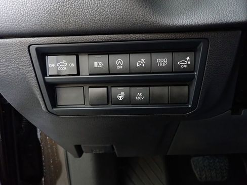 Used 2025 Toyota Tundra Limited AWD/4WD image 27