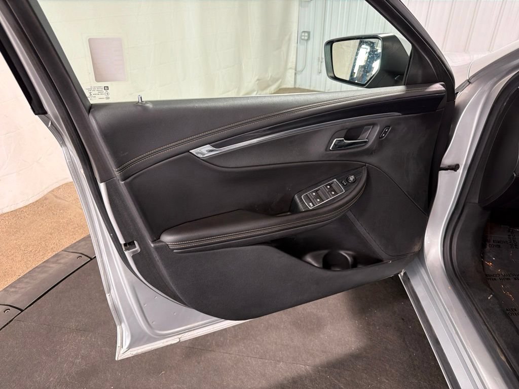 Used 2016 Chevrolet Impala LT FWD image 4