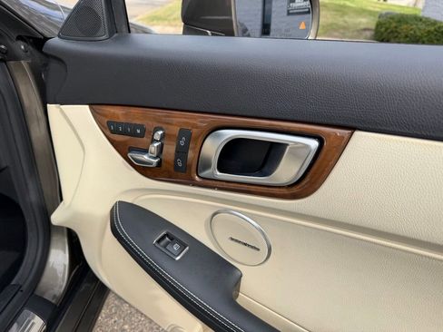 Used 2018 Mercedes-Benz SLC 300 image 35