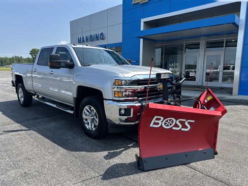 Used 2019 Chevrolet Silverado 2500 LT w/ LT Convenience Package AWD/4WD image 2