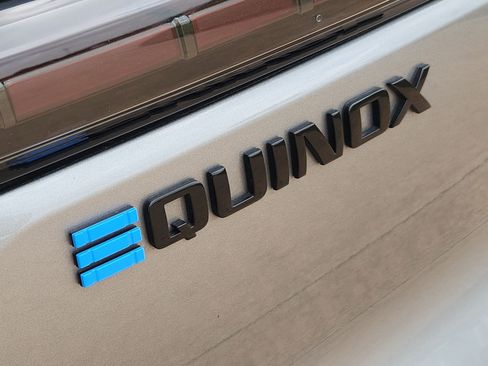 Used 2025 Chevrolet Equinox EV RS FWD image 16