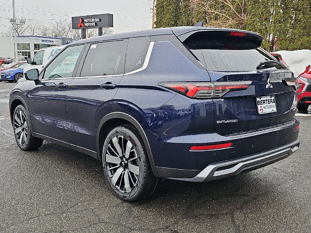 New 2026 Mitsubishi Outlander SE AWD/4WD image 3