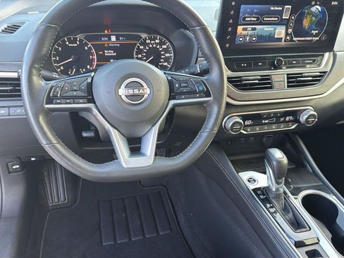 Used 2025 Nissan Altima 2.5 SL FWD image 17