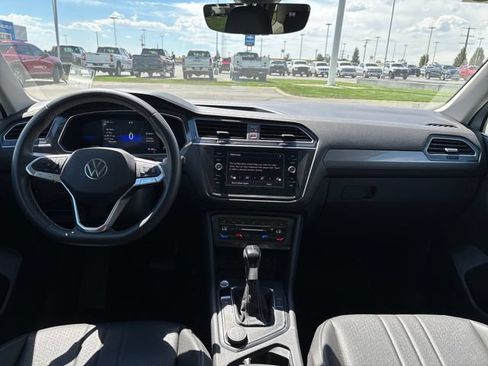 Used 2023 Volkswagen Tiguan SE w/ Panoramic Sunroof Package AWD/4WD image 12
