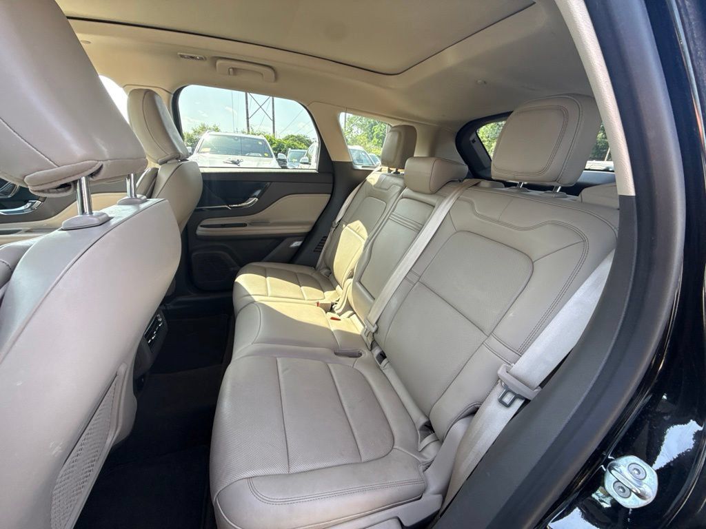Used 2021 Lincoln Corsair AWD w/ Premium Package image 17