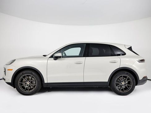Certified 2025 Porsche Cayenne AWD/4WD image 2