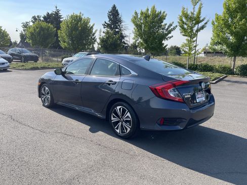 Used 2018 Honda Civic EX-T image 3