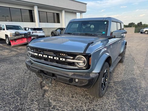 Used 2024 Ford Bronco Outer Banks AWD/4WD image 3