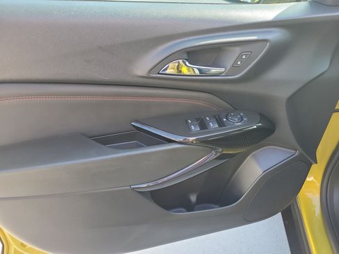 Used 2024 Chevrolet Trax RS w/ Sunroof Package FWD image 20