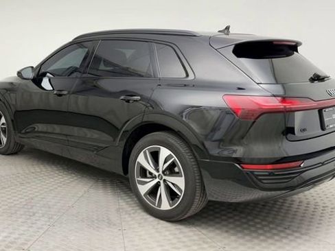 Certified 2024 Audi Q8 e-tron Premium image 4