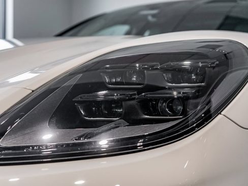 Certified 2025 Porsche Panamera 4 AWD/4WD image 34