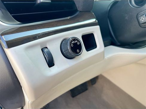 Used 2020 Cadillac Escalade Luxury image 10